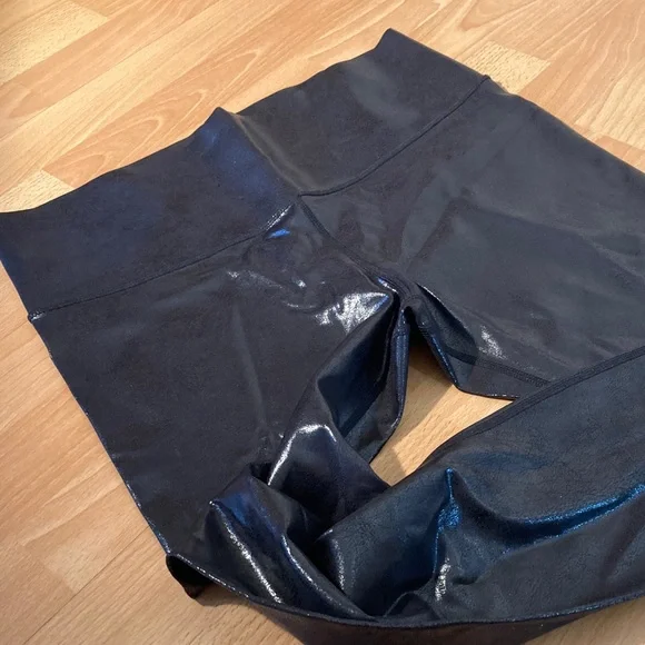 Shiny, faux leather Knix compression leggings, never worn - Picture 8 of 8